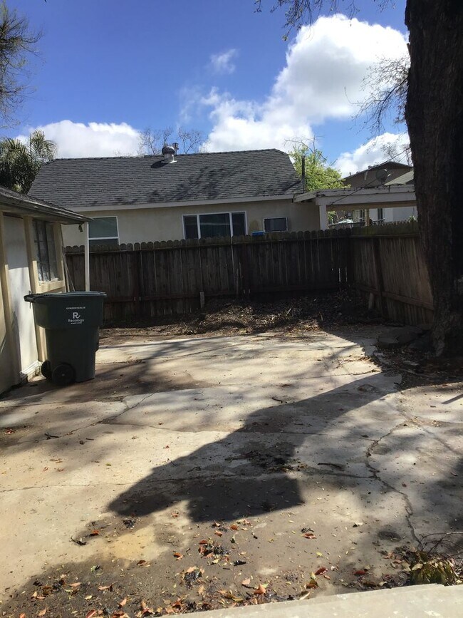 Building Photo - OL811/8171/2-Holmes, Kelsey