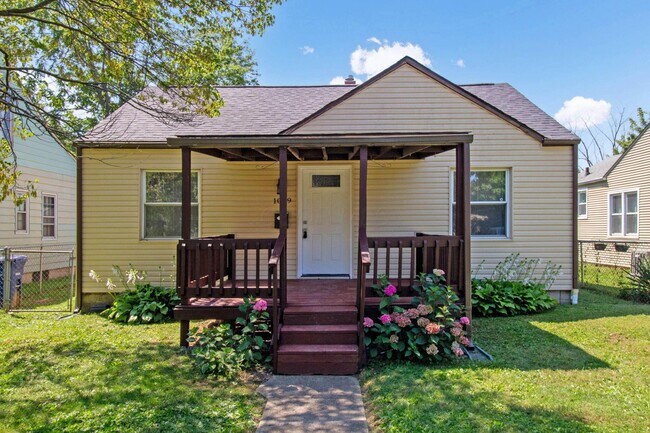 Building Photo - 1059 Lawrence Dr
