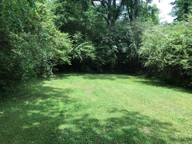 Building Photo - For Rent