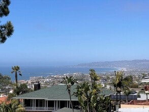 Building Photo - 3 Bed, 2 Bath, 2 Car Garage with Ocean Vie...