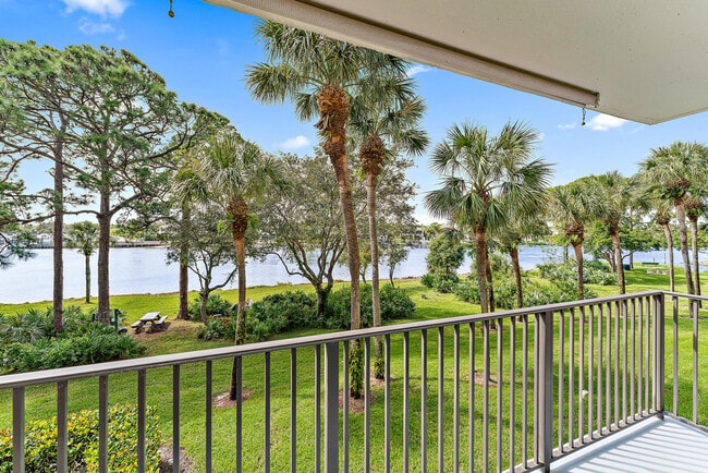 Building Photo - 1001 Seafarer Cir