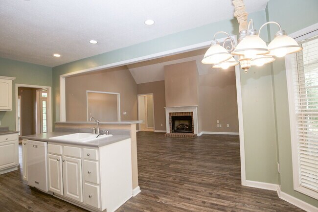 Building Photo - 380 Sullivan Dr
