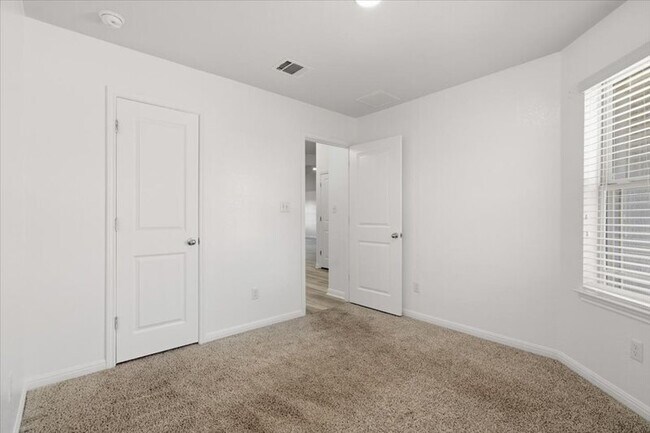 Building Photo - 19040 Kimberlite Dr