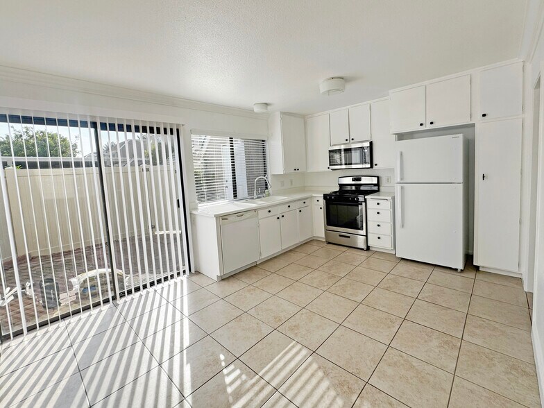 Building Photo - 13 Sage