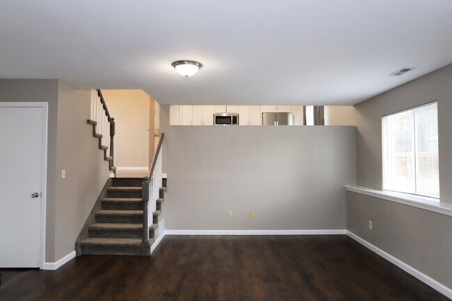 Building Photo - Beautifully Updated Split-Level Home with ...