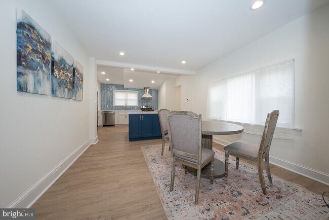 Building Photo - 717 Miller St