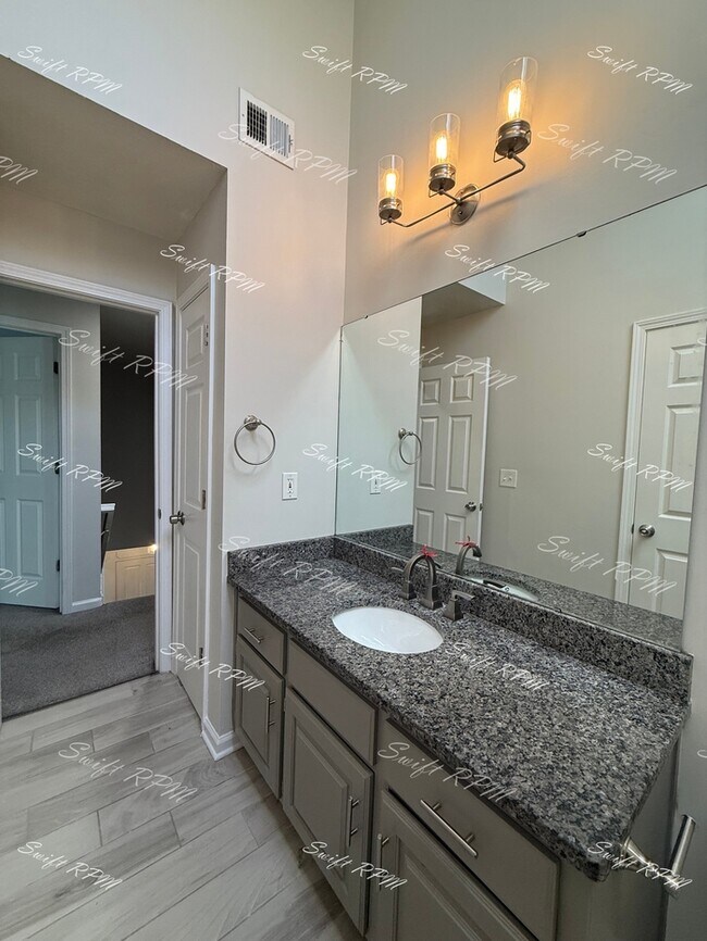 Building Photo - 15602 Maple St