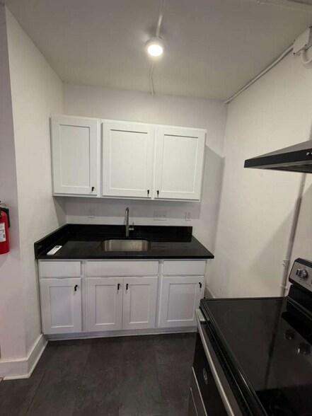 Building Photo - 1384 W 83rd St