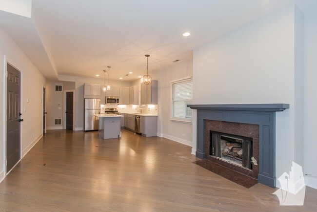 Primary Photo - 2737 N Wayne Ave