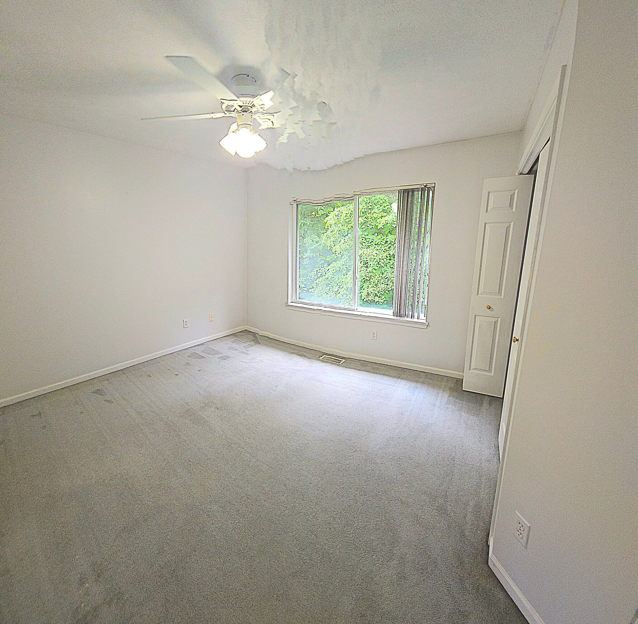 Building Photo - 3910 Old Elm Dr SE