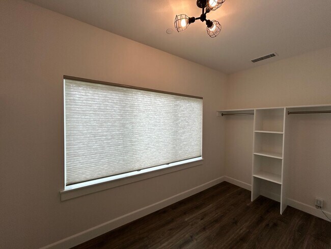 Building Photo - 6190 Forty Oaks Ln