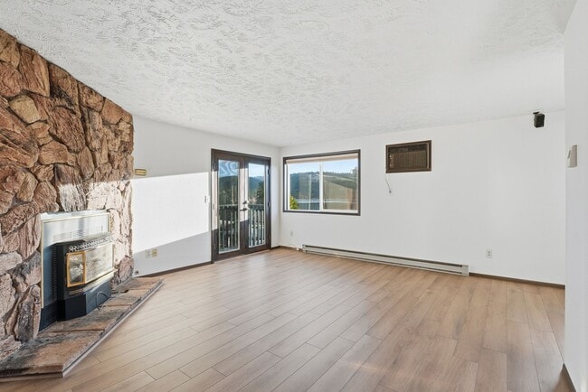 Building Photo - 820 S Liberty Dr