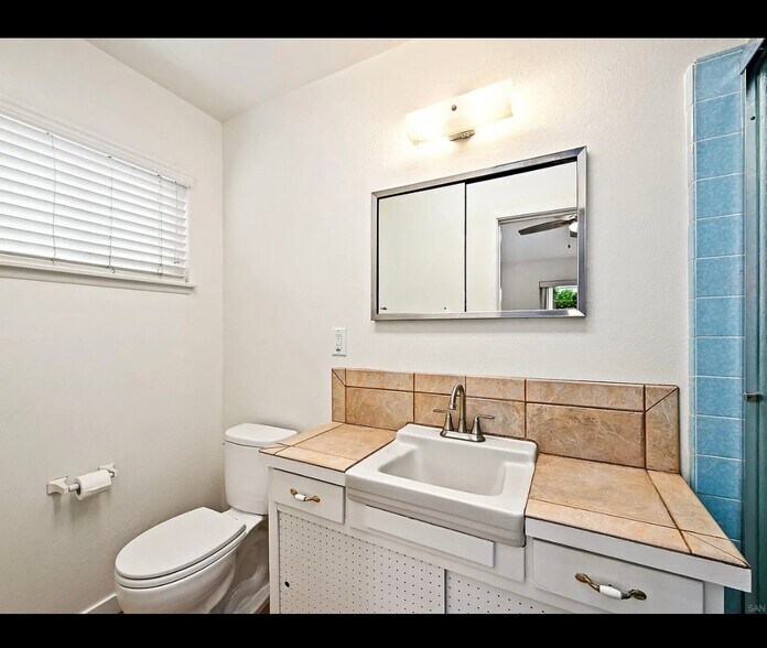 Building Photo - 927 Gray Dr