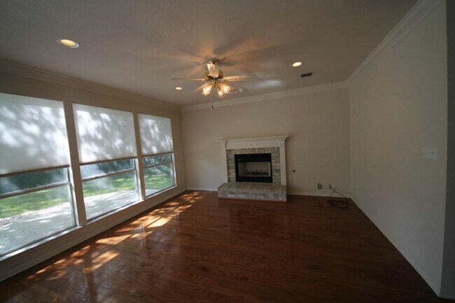 Building Photo - 10225 Open Gate Dr