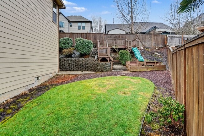 Building Photo - 4 bed, 2.5 bath Two-Story Home in West Salem