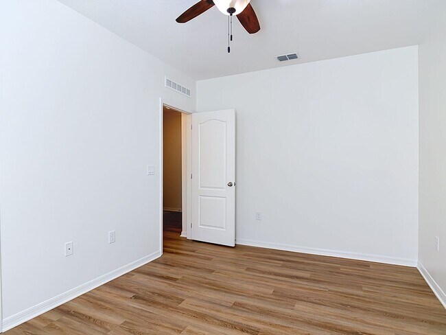 Building Photo - 221 W Fiesta Key Loop