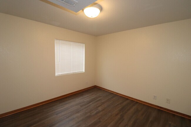 Building Photo - Spacious Home for rent!