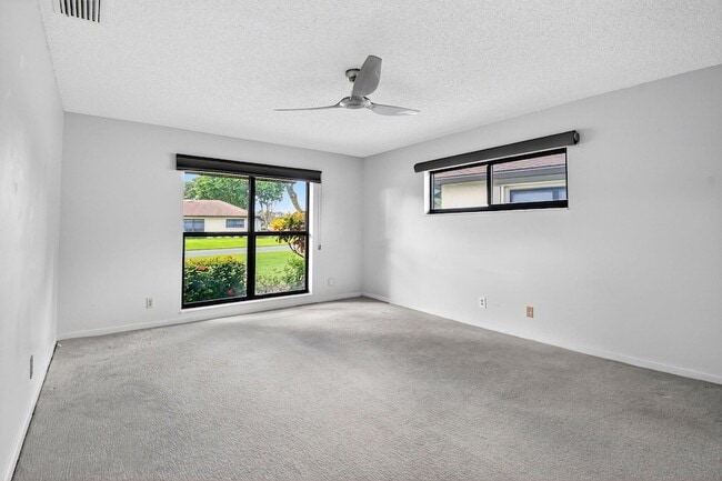 Building Photo - 4866 Dovewood Cir