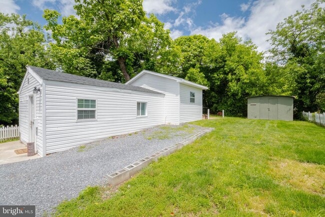Building Photo - 204 Winters Ln