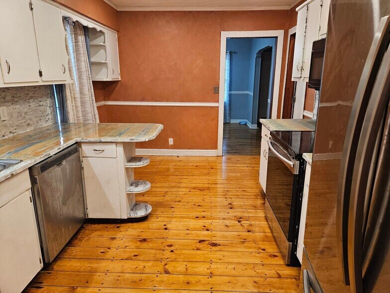 Eat in kitchen - 4809 16th Ave