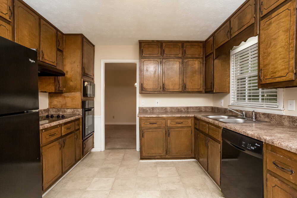 Building Photo - 2115 Pine Knoll Cir NE