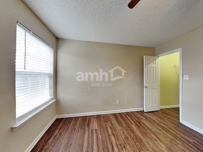 Building Photo - 10741 Glenluce Avenue