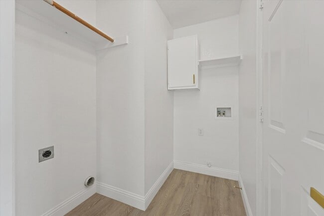 Building Photo - 322 Hillcroft Dr