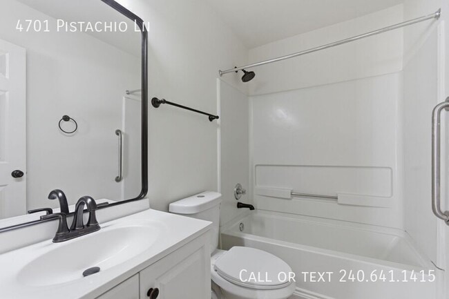 Building Photo - 4701 Pistachio Ln