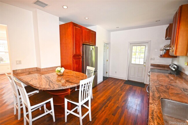 Building Photo - 21 Arrandale Ave