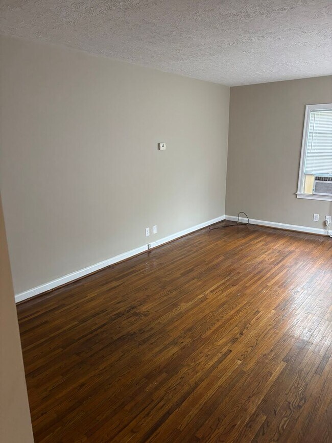 Building Photo - 3931 Dexter Dr