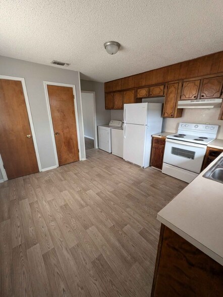 Building Photo - 1303 Brown Dr