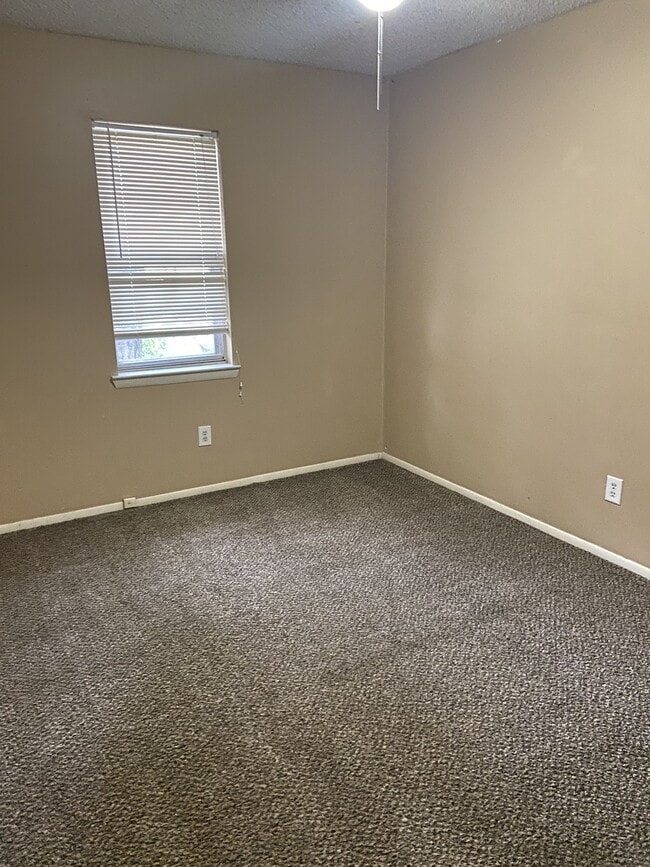 Building Photo - 117 Gamma Cir