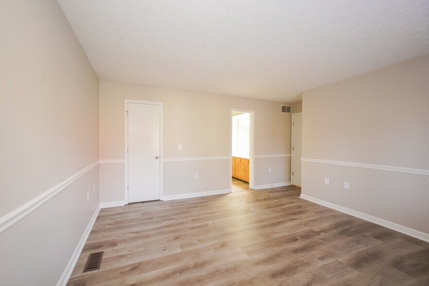 Building Photo - 7202 Nostalgia Ln
