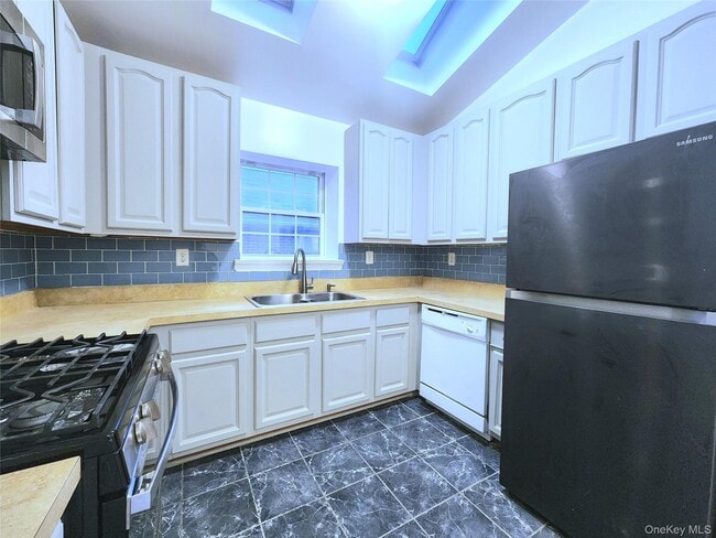 Building Photo - 3080 Middletown Rd