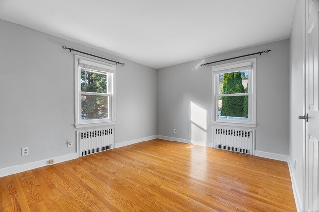 Building Photo - 228-230 Jennings Rd