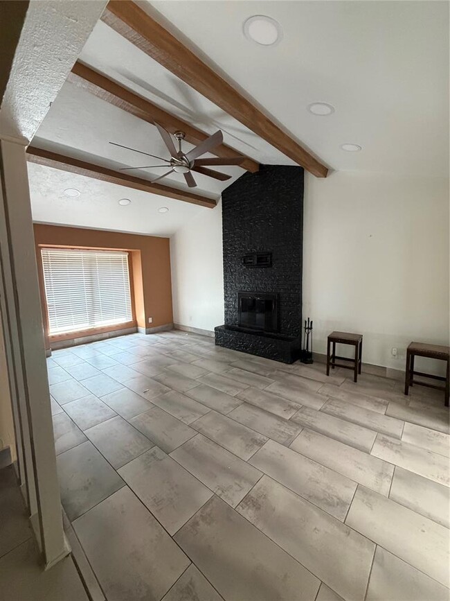 Building Photo - 237 E Mohr Ln