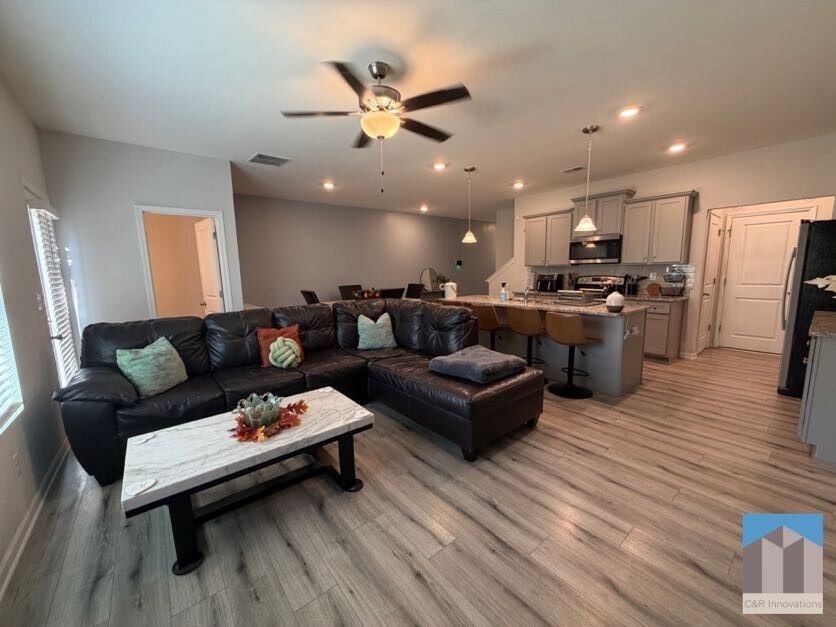 Building Photo - 7565 Knoll Hollow Rd