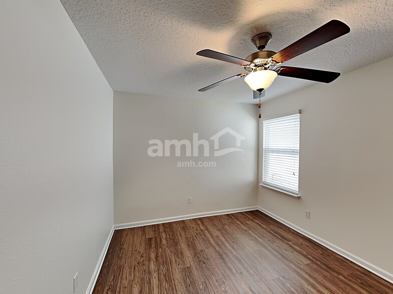 Building Photo - 556 Drysdale Dr