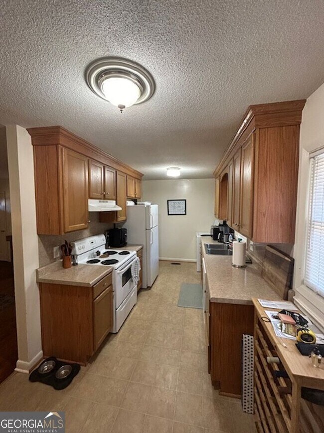 Building Photo - 194 VFW Dr