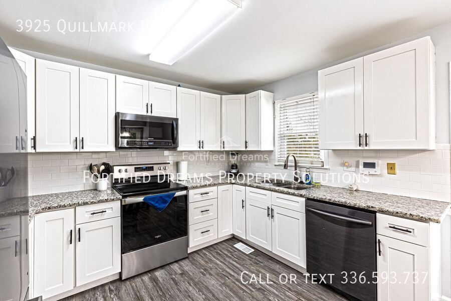 Building Photo - 3925 Quillmark Ct