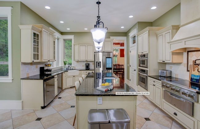 Building Photo - 4 bed/4bath, 5000sqft, adult home? Sober living? Barton Park!