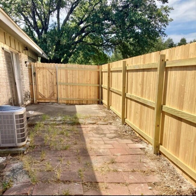 Building Photo - 1416 Cardinal Hill Dr