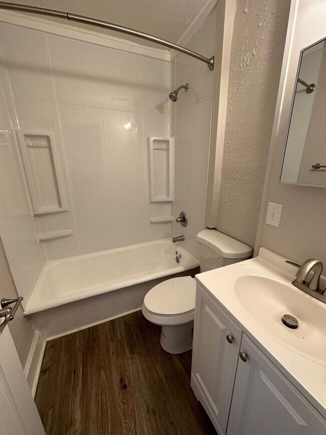 Building Photo - ***MOVE-IN SPECIAL***  Pet Friendly - Comp...