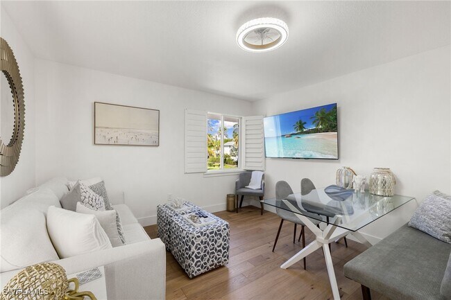 Building Photo - 175 5th Ave S