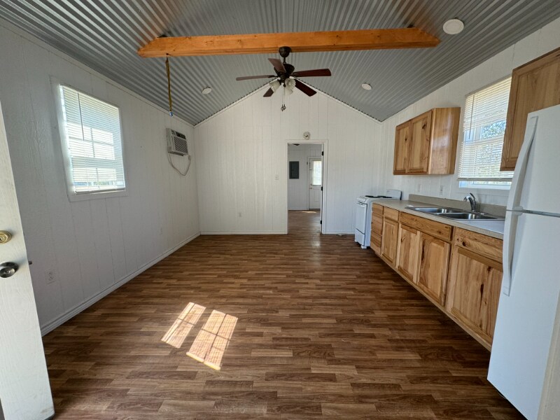 Building Photo - 930 County Rd 3390