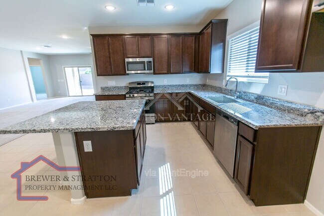 Building Photo - 495 E Rio Pl