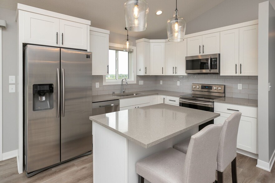 Building Photo - 699 Steenhoek Ln NE