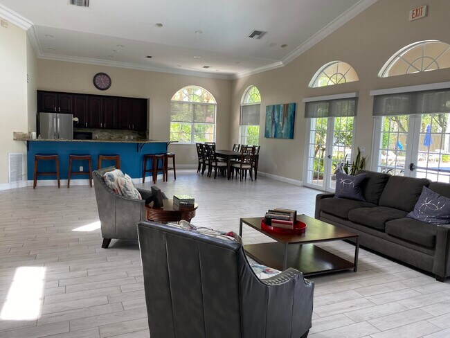 Building Photo - 333 Berenger Walk