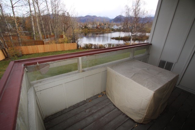 Building Photo - 2 Bedroom Condo on a Lake!