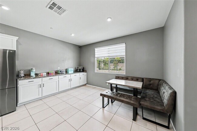 Building Photo - 10634 Sariah Skye Ave